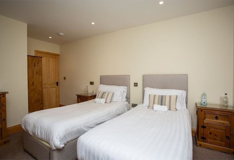 فندق The Olde Ship Inn