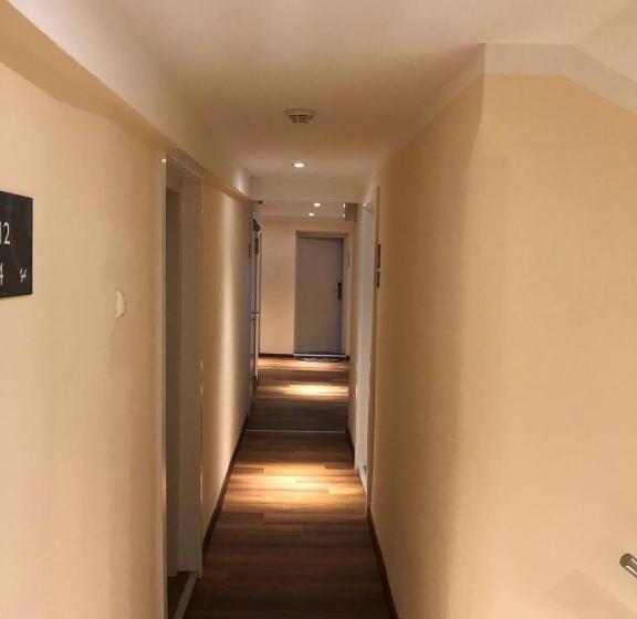 پانسیون Center Rooms Villach