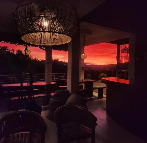 ユースホステル Bagus Ink Surf Camp