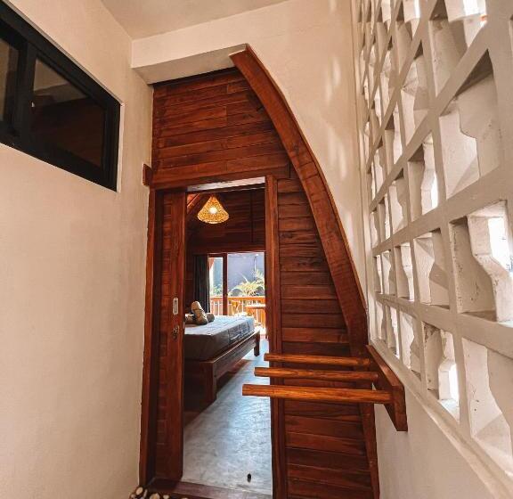 ユースホステル Bagus Ink Surf Camp