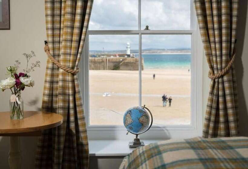 הוסטל Lifeboat Inn