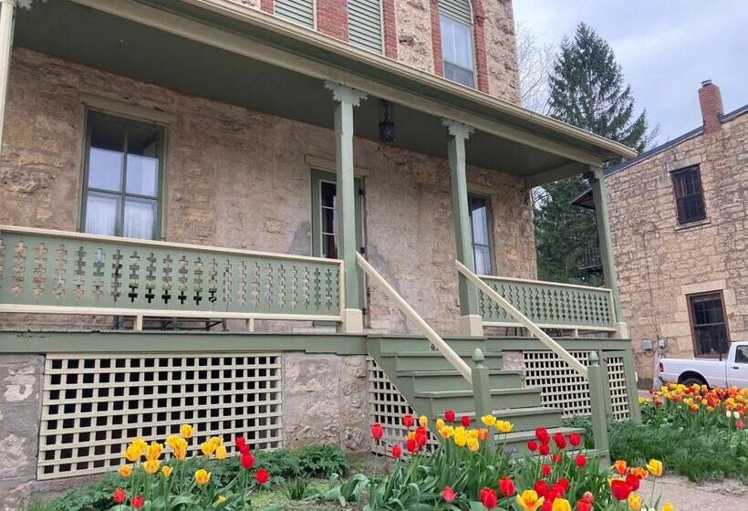 تختخواب و صبحانه Abe's Spring Street Guest House