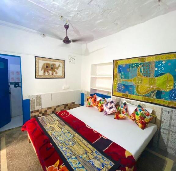 تختخواب و صبحانه Mirvana Guest House & Camel Safari