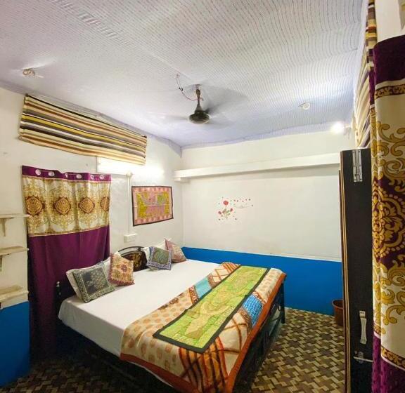 تختخواب و صبحانه Mirvana Guest House & Camel Safari