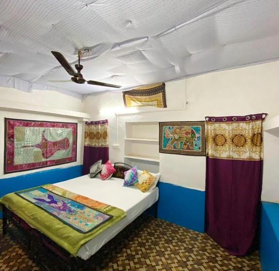 تختخواب و صبحانه Mirvana Guest House & Camel Safari