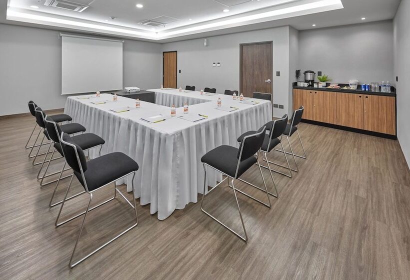 בית מלון כפרי City Express By Marriott Tapachula