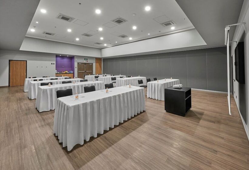 בית מלון כפרי City Express By Marriott Tapachula