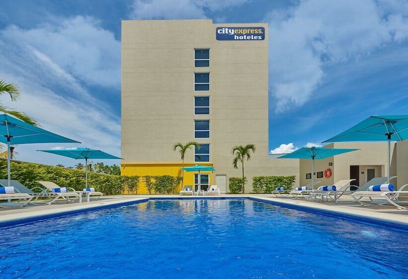 בית מלון כפרי City Express By Marriott Tapachula