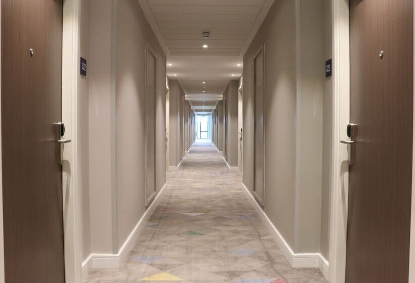 בית מלון כפרי Hampton By Hilton Hamilton Park