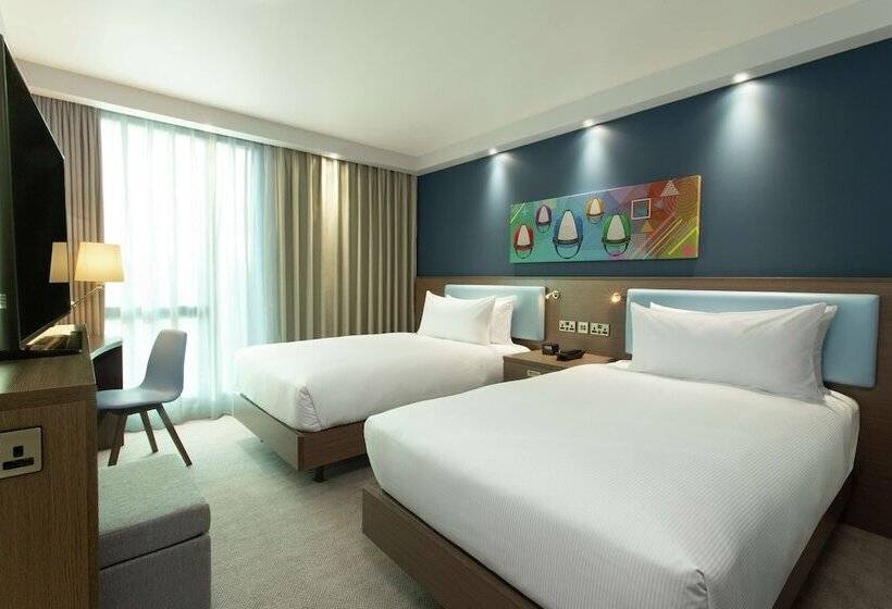 בית מלון כפרי Hampton By Hilton Hamilton Park