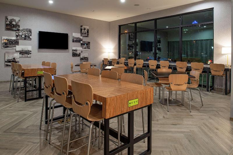 בית מלון כפרי Home2 Suites By Hilton Tampa Downtown Channel District