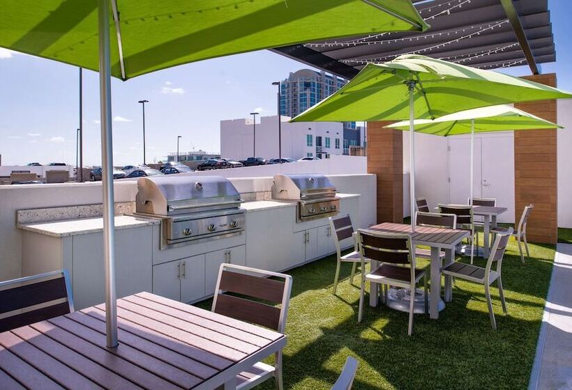 בית מלון כפרי Home2 Suites By Hilton Tampa Downtown Channel District