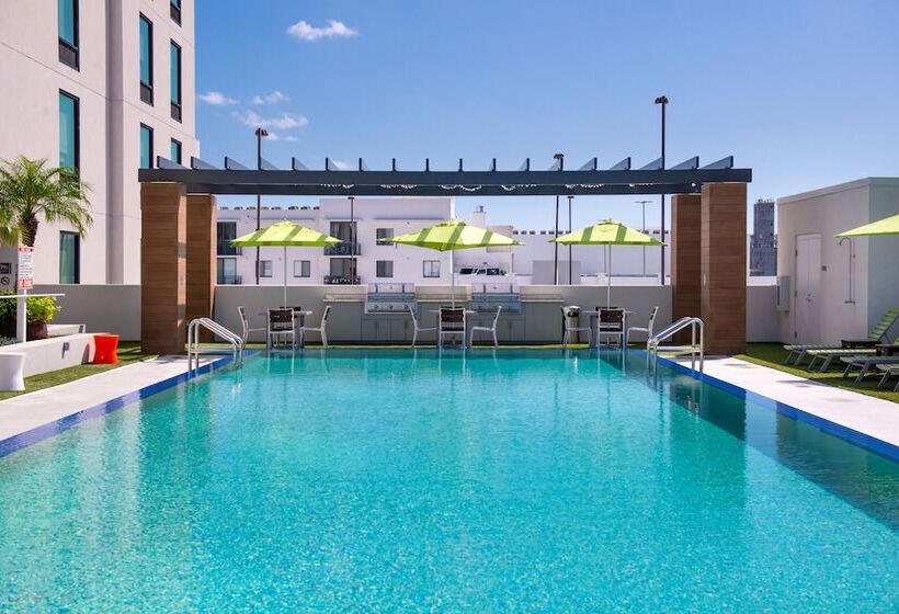 בית מלון כפרי Home2 Suites By Hilton Tampa Downtown Channel District