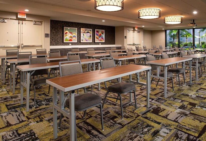 فندق Home2 Suites By Hilton Tampa Downtown Channel District