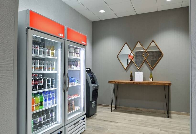בית מלון כפרי Home2 Suites By Hilton Tampa Downtown Channel District