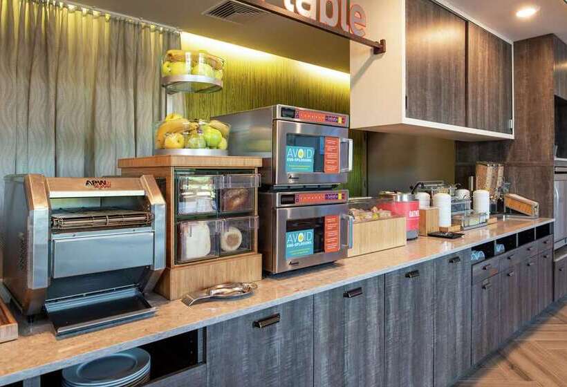 בית מלון כפרי Home2 Suites By Hilton Tampa Downtown Channel District