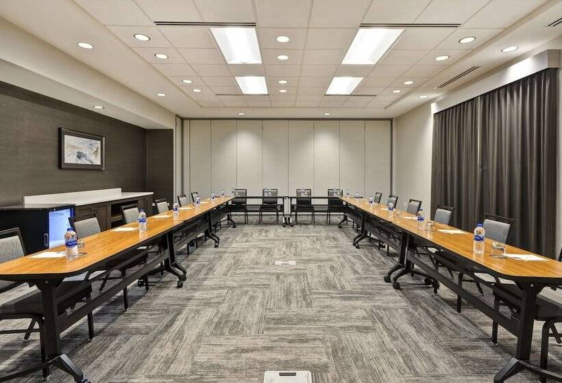 Отель Hyatt Place Fresno