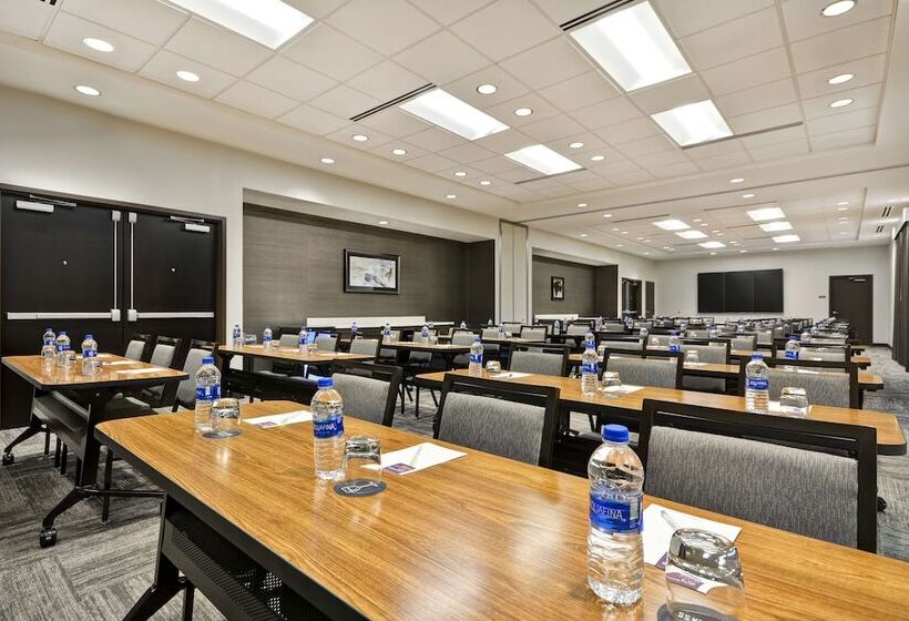 Отель Hyatt Place Fresno