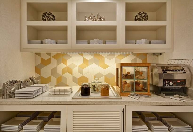 Отель Hyatt Place Fresno