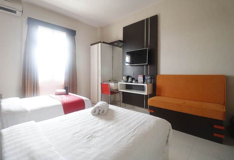 فندق Reddoorz Plus Near Universitas Negeri Makassar