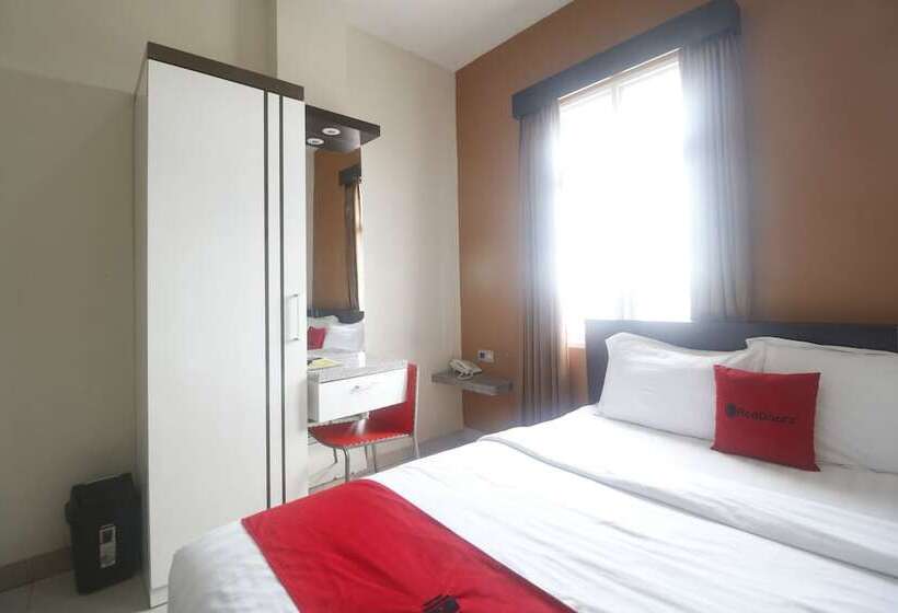 فندق Reddoorz Plus Near Universitas Negeri Makassar