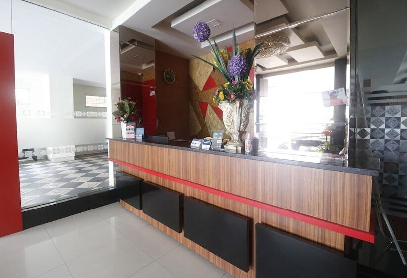 فندق Reddoorz Plus Near Universitas Negeri Makassar