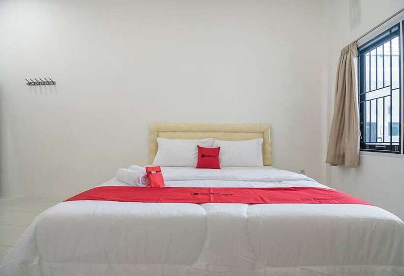 펜션 Reddoorz Near Sultan Thaha Airport Jambi