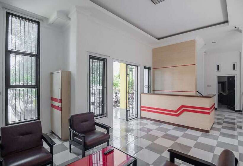 پانسیون Reddoorz Near Sultan Thaha Airport Jambi