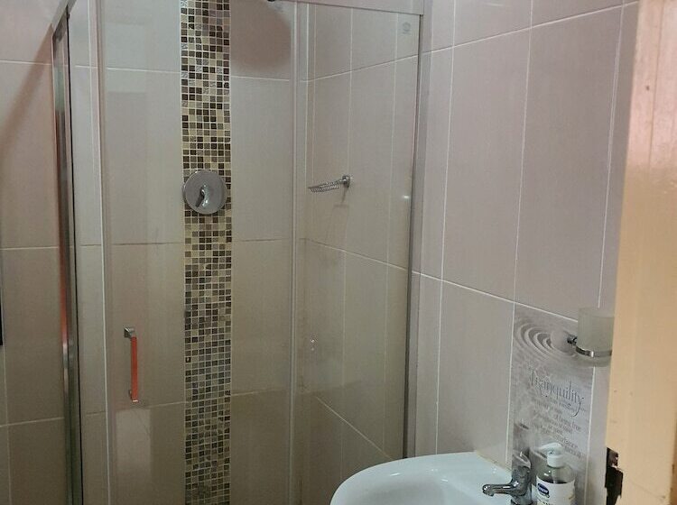 פנסיון Rs Garden Guesthouse