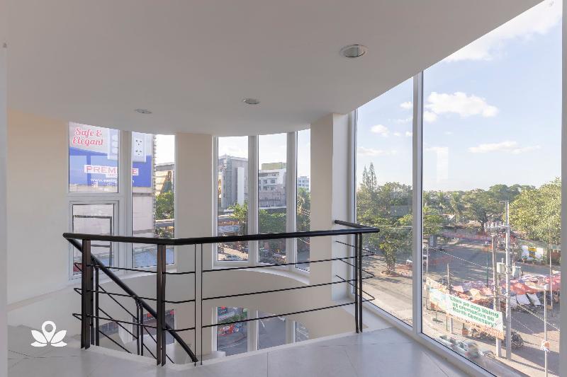 Zen Rooms Triangle Hotel Manila