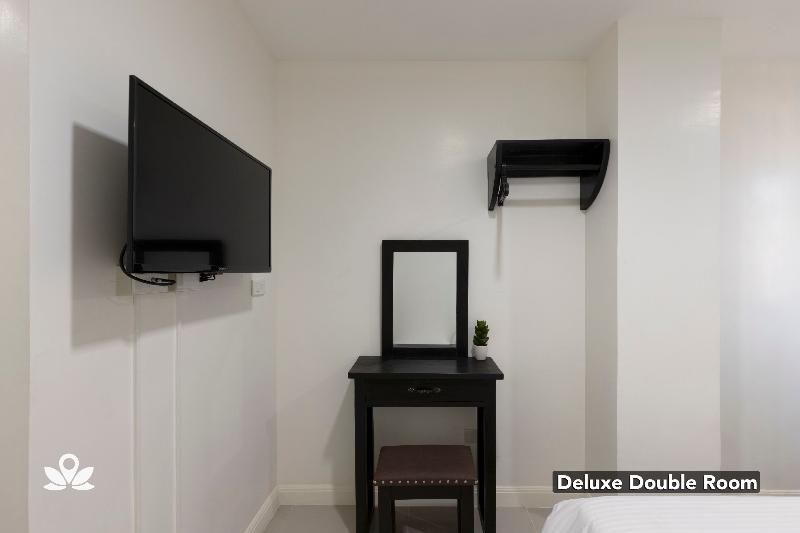 Zen Rooms Triangle Hotel Manila