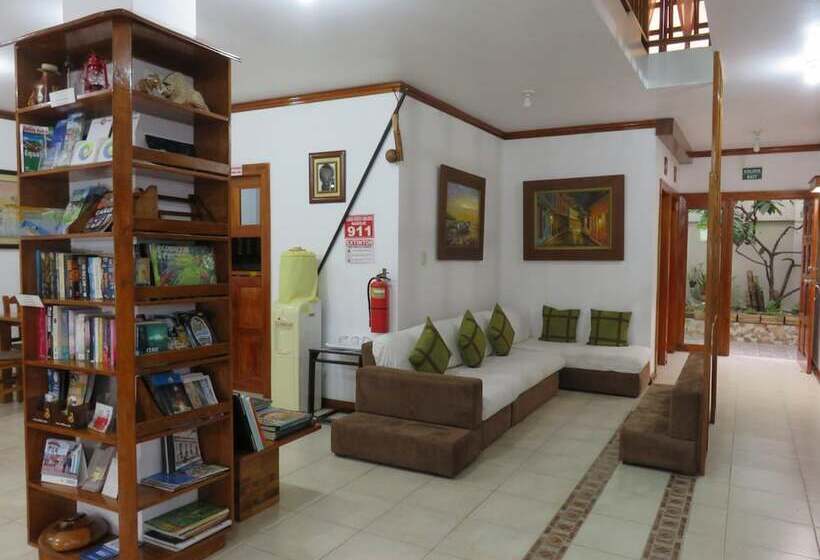 تختخواب و صبحانه Hostal Macaw