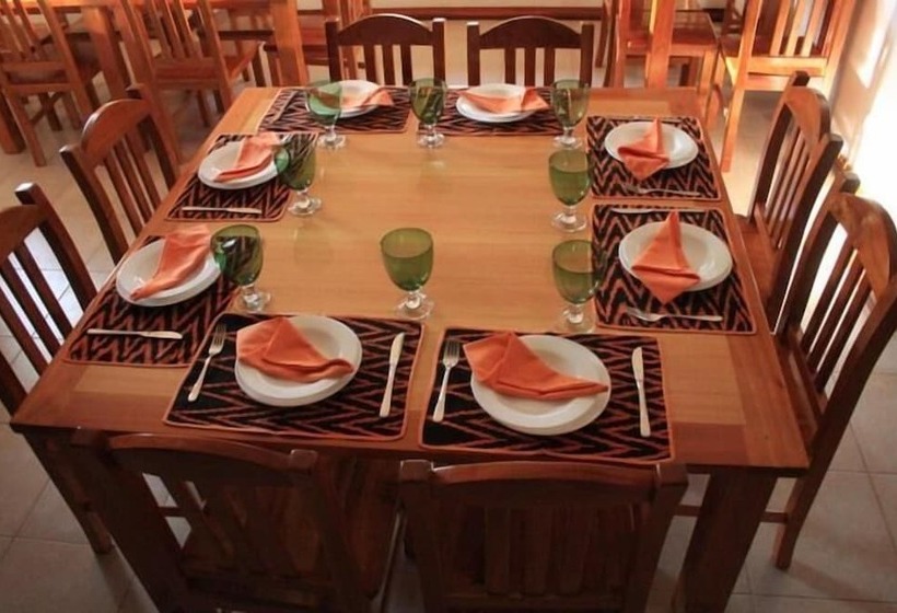 تختخواب و صبحانه Hostal Macaw