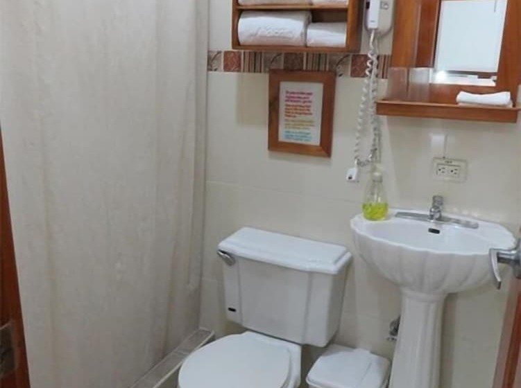 تختخواب و صبحانه Hostal Macaw