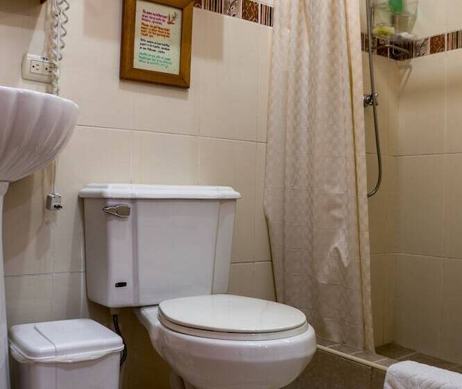 تختخواب و صبحانه Hostal Macaw