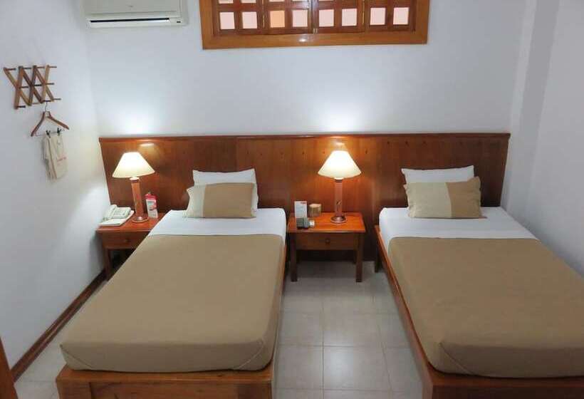 تختخواب و صبحانه Hostal Macaw