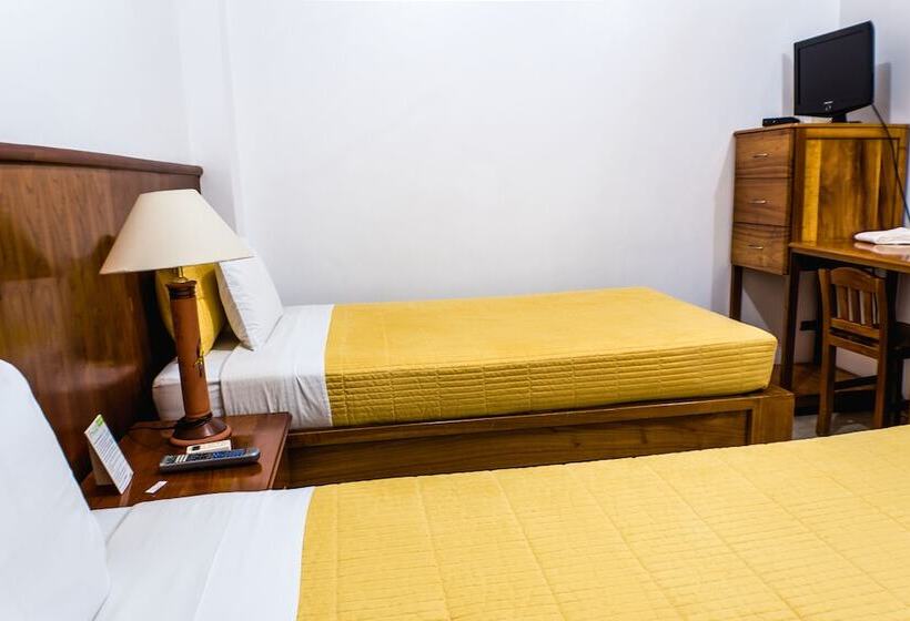 تختخواب و صبحانه Hostal Macaw