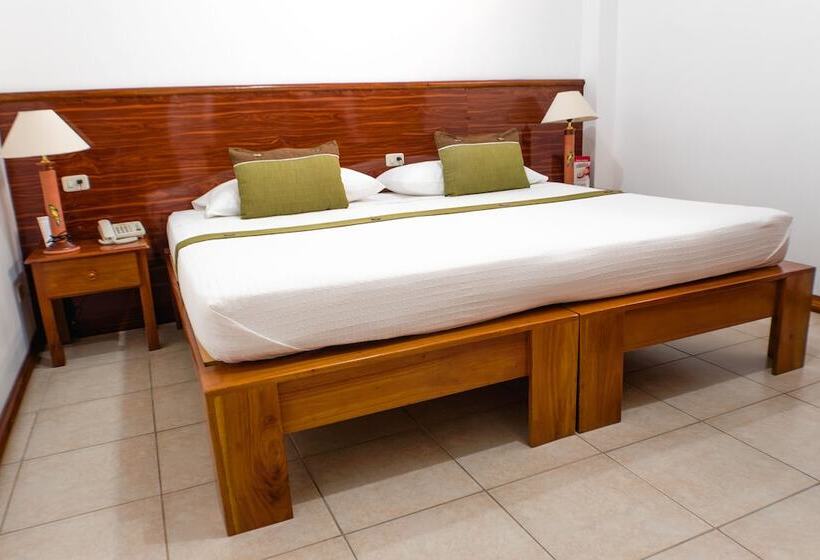 تختخواب و صبحانه Hostal Macaw