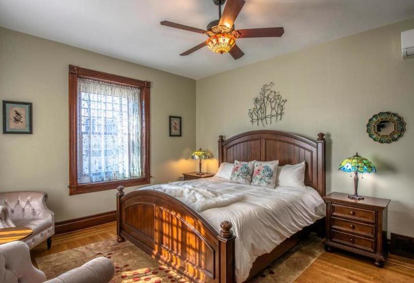 George Washington Wood Bed & Breakfast