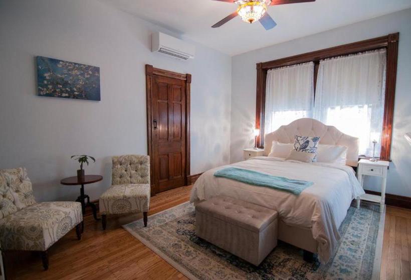 George Washington Wood Bed & Breakfast