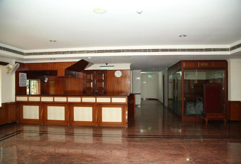 ホテル Kallada Residency