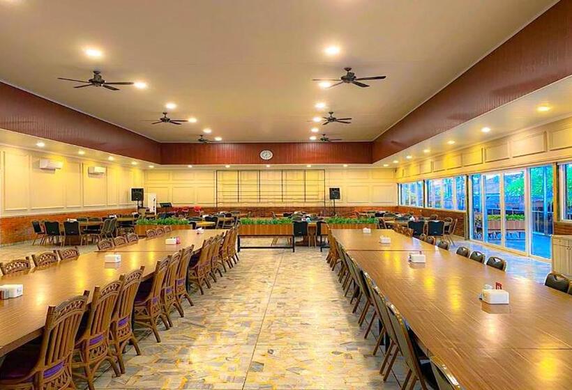 בית מלון כפרי Kuraya Residence Lampung