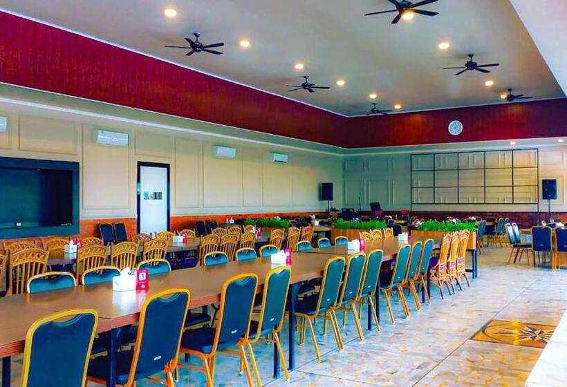 בית מלון כפרי Kuraya Residence Lampung