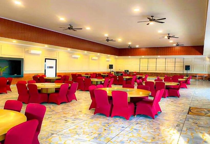 בית מלון כפרי Kuraya Residence Lampung