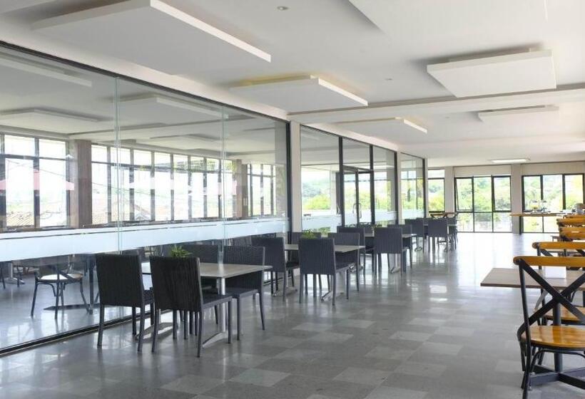 בית מלון כפרי Kuraya Residence Lampung