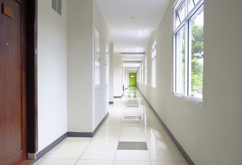 בית מלון כפרי Kuraya Residence Lampung