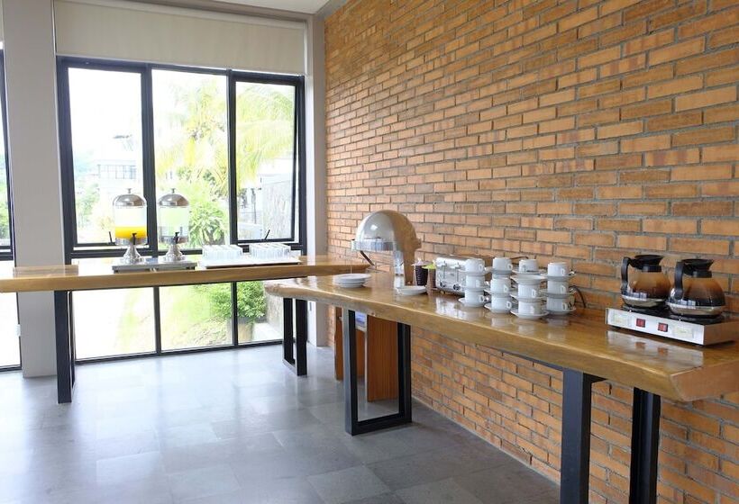 בית מלון כפרי Kuraya Residence Lampung