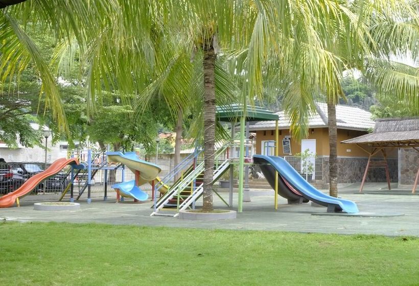 בית מלון כפרי Kuraya Residence Lampung