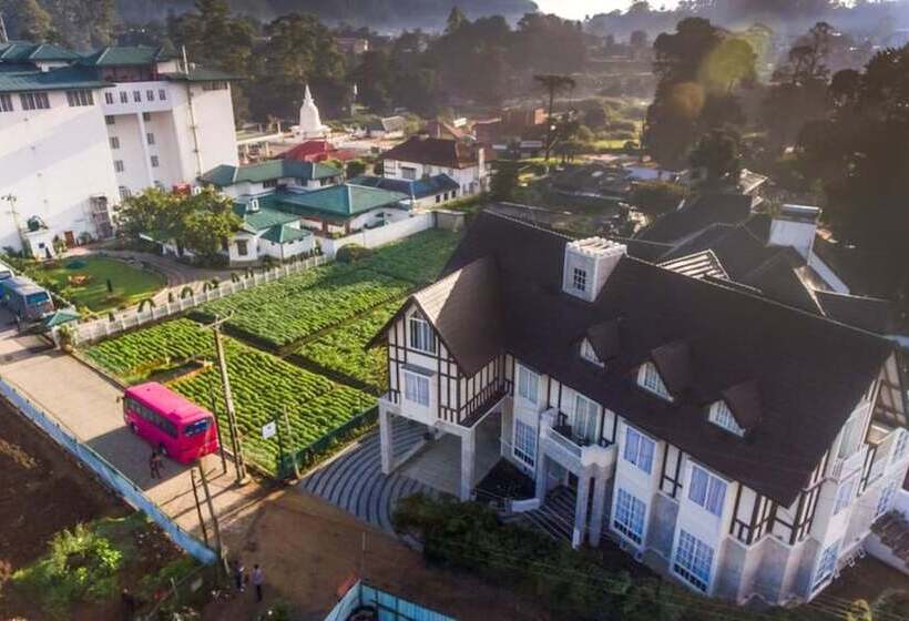 Отель The Lynden Grove