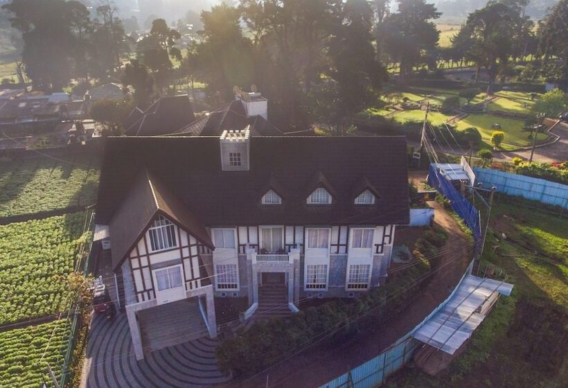 Отель The Lynden Grove